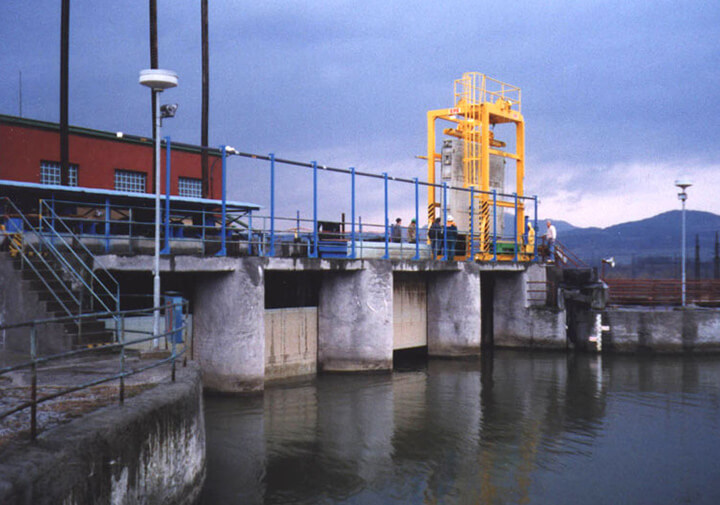 Hydro Power Cranes