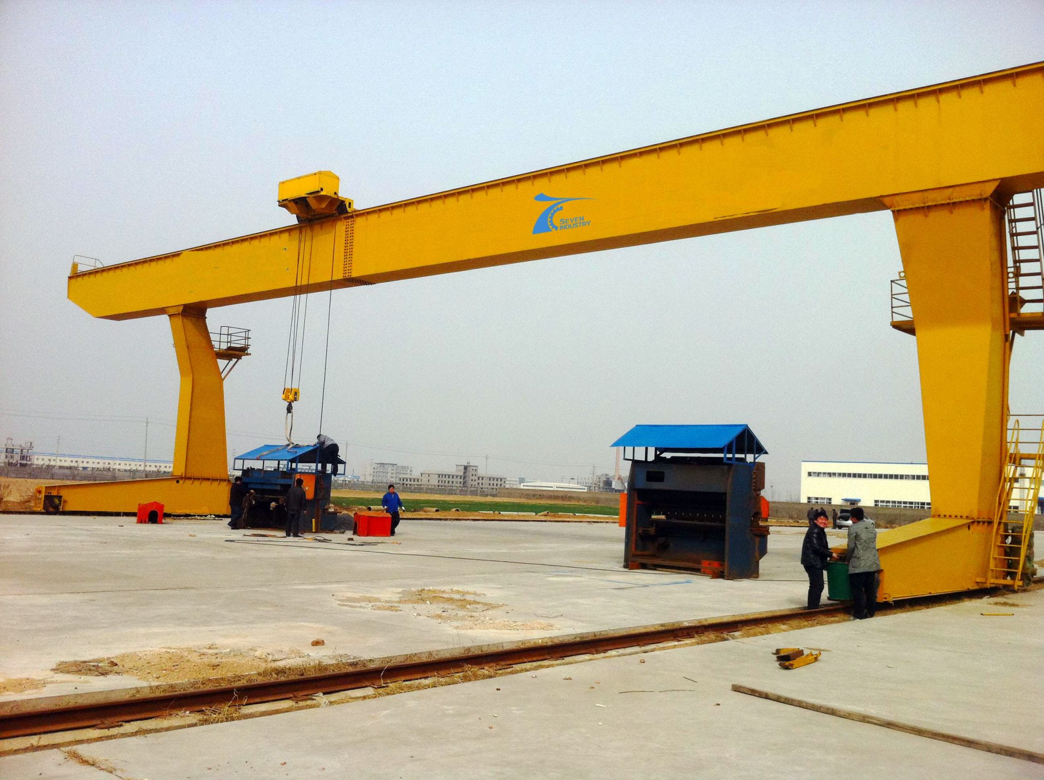 What are the different types of gantry cranes?