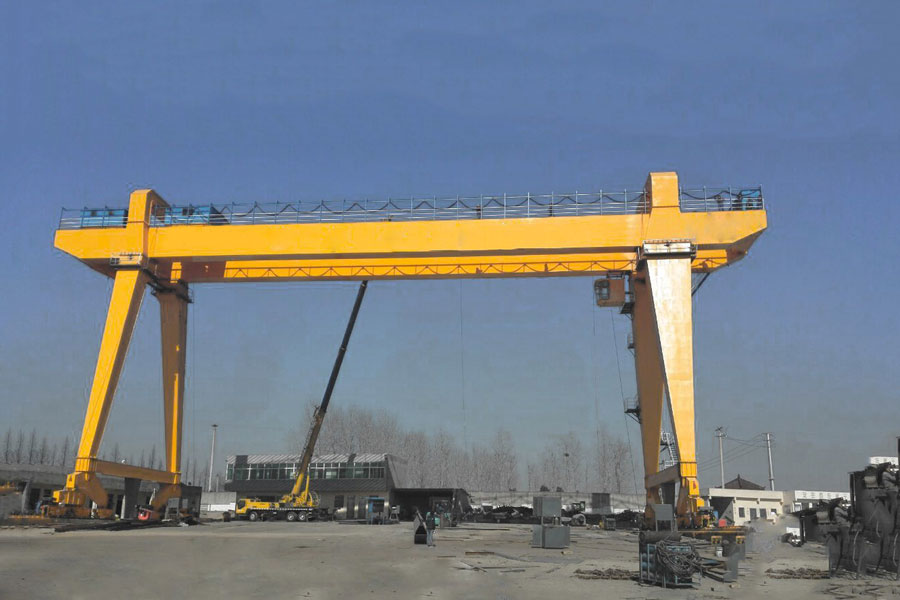 rail gantry crane on worksite